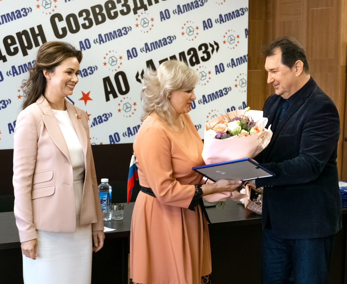 Награждение работников АО «Алмаз» в честь Дня машиностроителя Награждение работников АО «Алмаз» в честь Дня машиностроителя